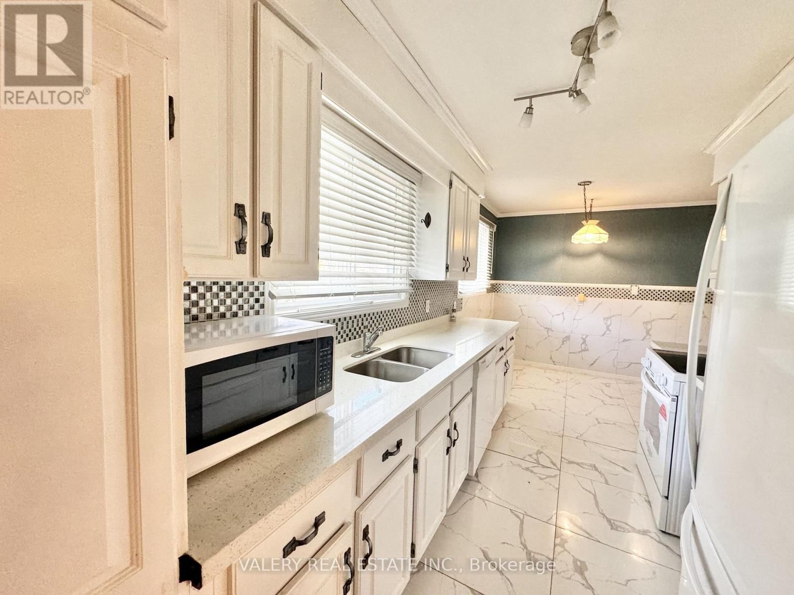 Main - 2949 OLDE BASE LINE ROAD Image 2