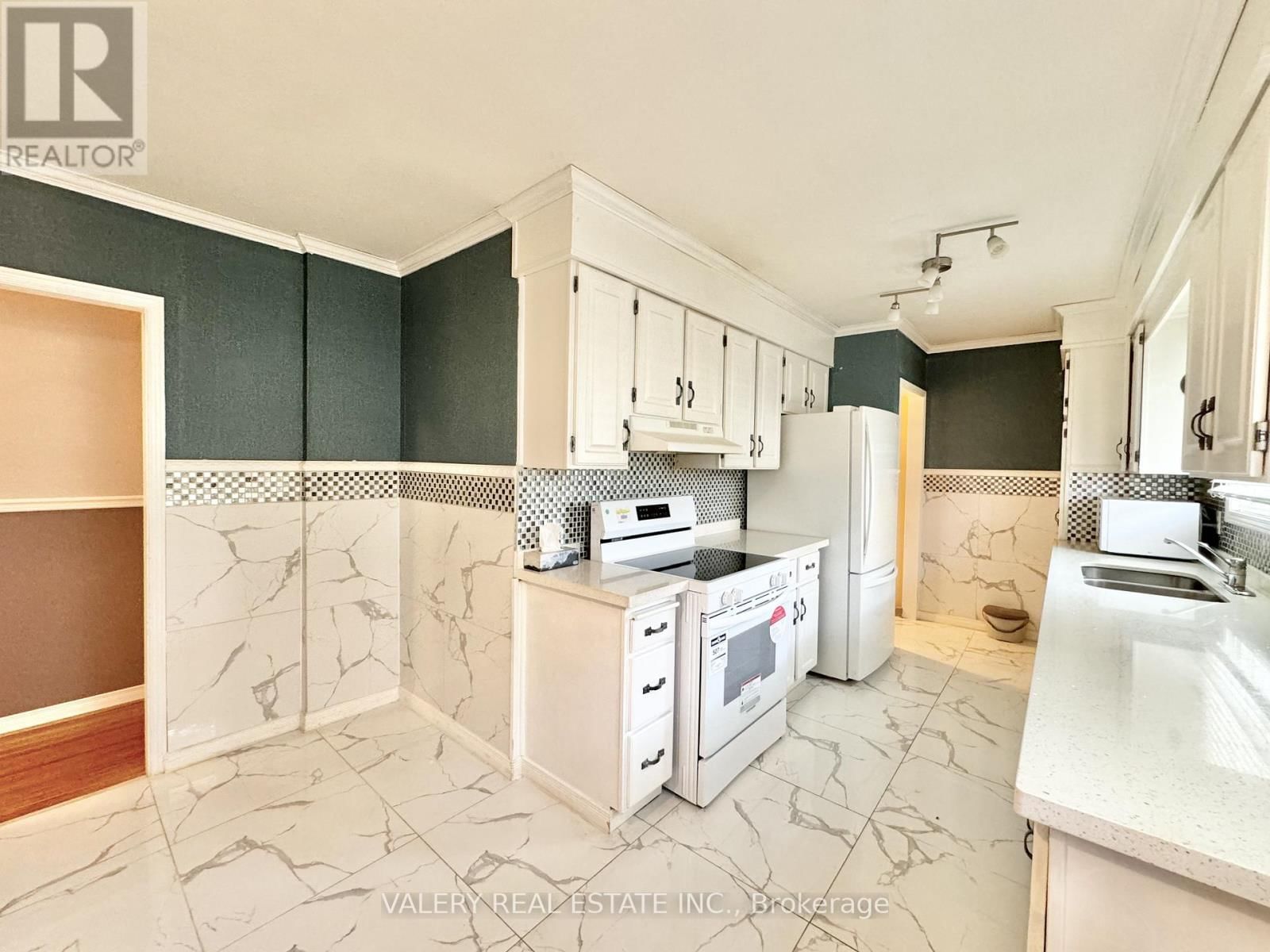 Main - 2949 OLDE BASE LINE ROAD Image 20