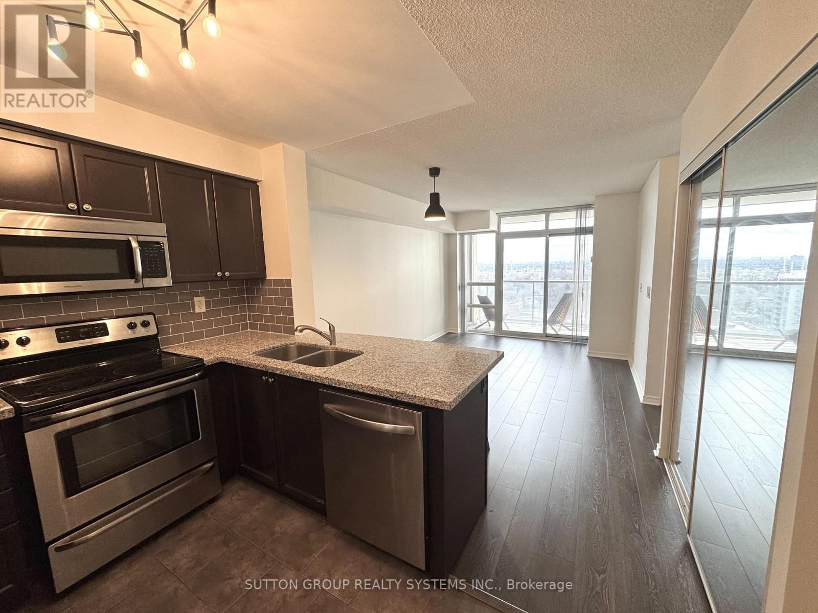 2309 - 3 MICHAEL POWER PLACE Image 3