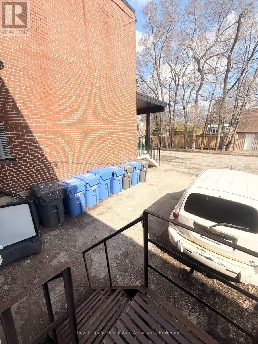 329 LAKESHORE ROAD EAST Image 11