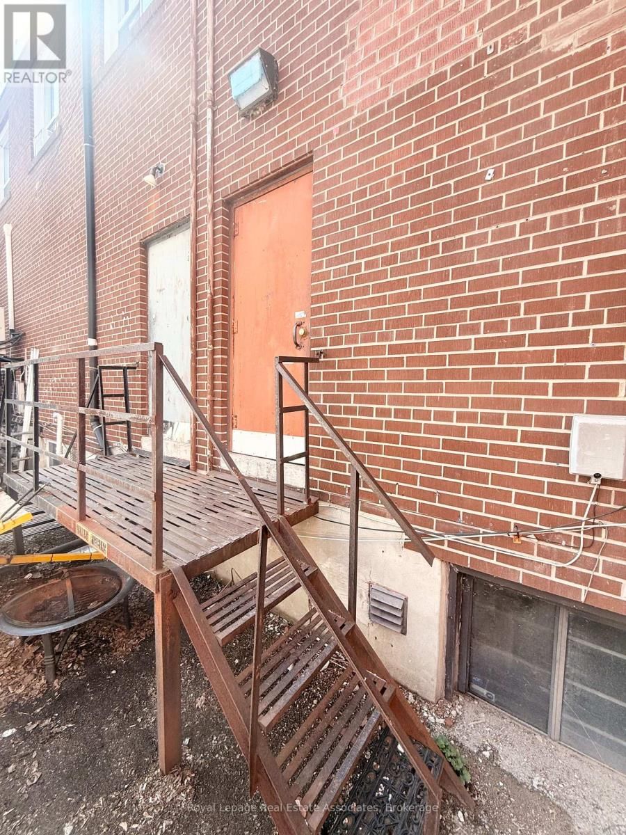 329 LAKESHORE ROAD EAST Image 12