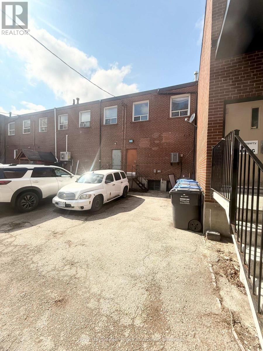 329 LAKESHORE ROAD EAST Image 13