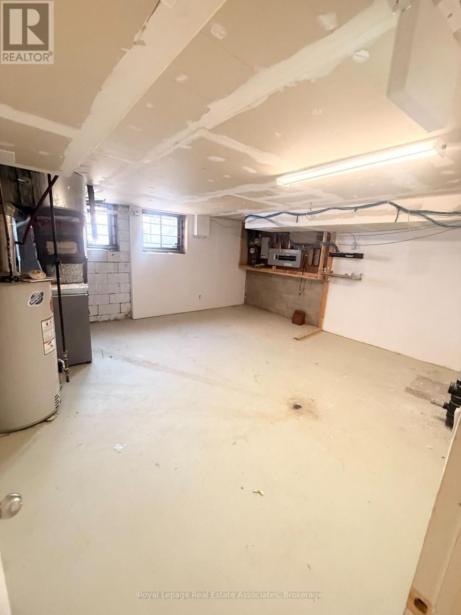 329 LAKESHORE ROAD EAST Image 9