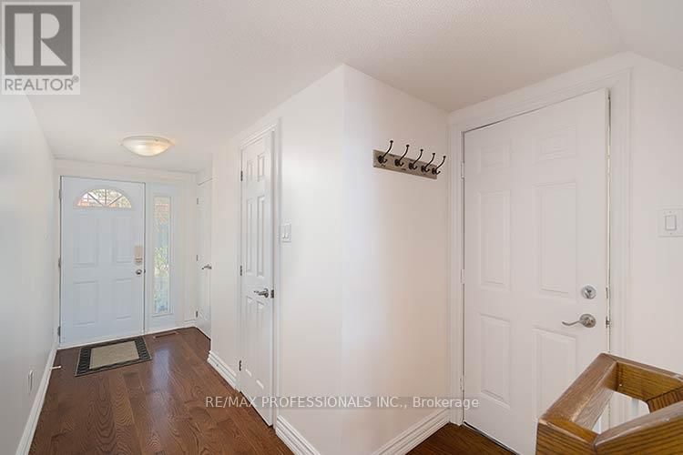 34 - 4230 FIELDGATE DRIVE Image 4