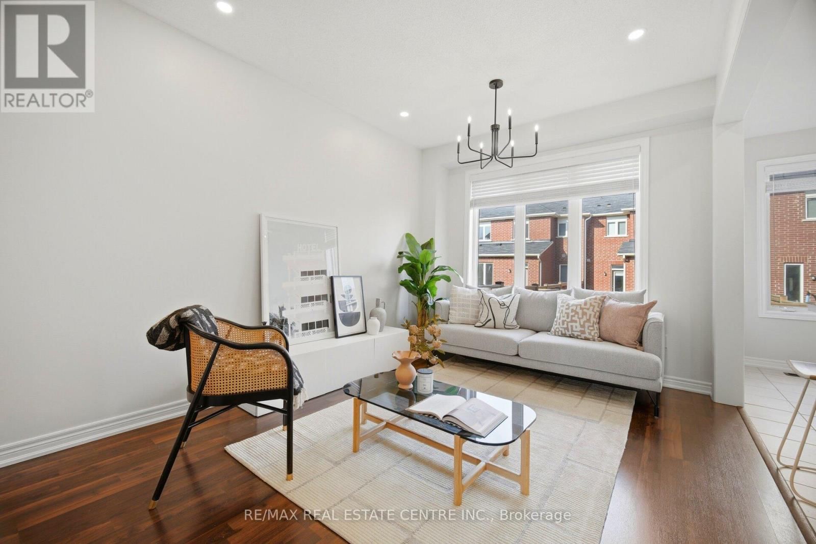 87 BRONSON TERRACE Image 10