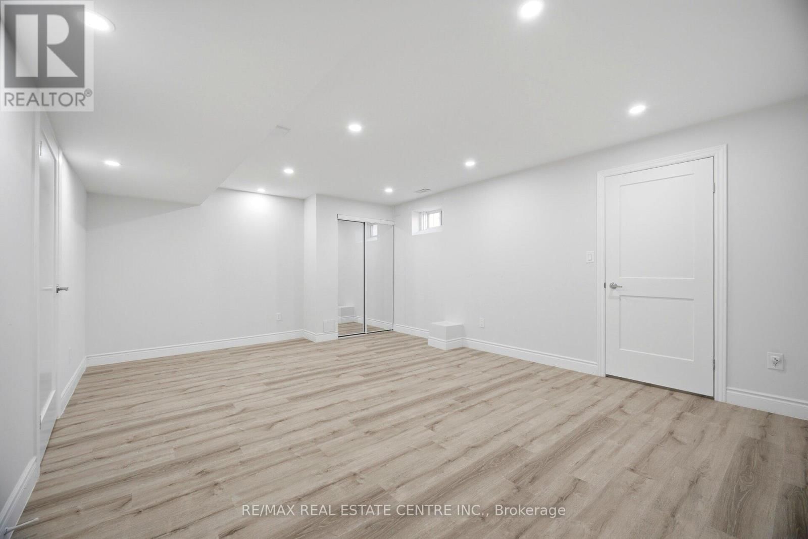 87 BRONSON TERRACE Image 42