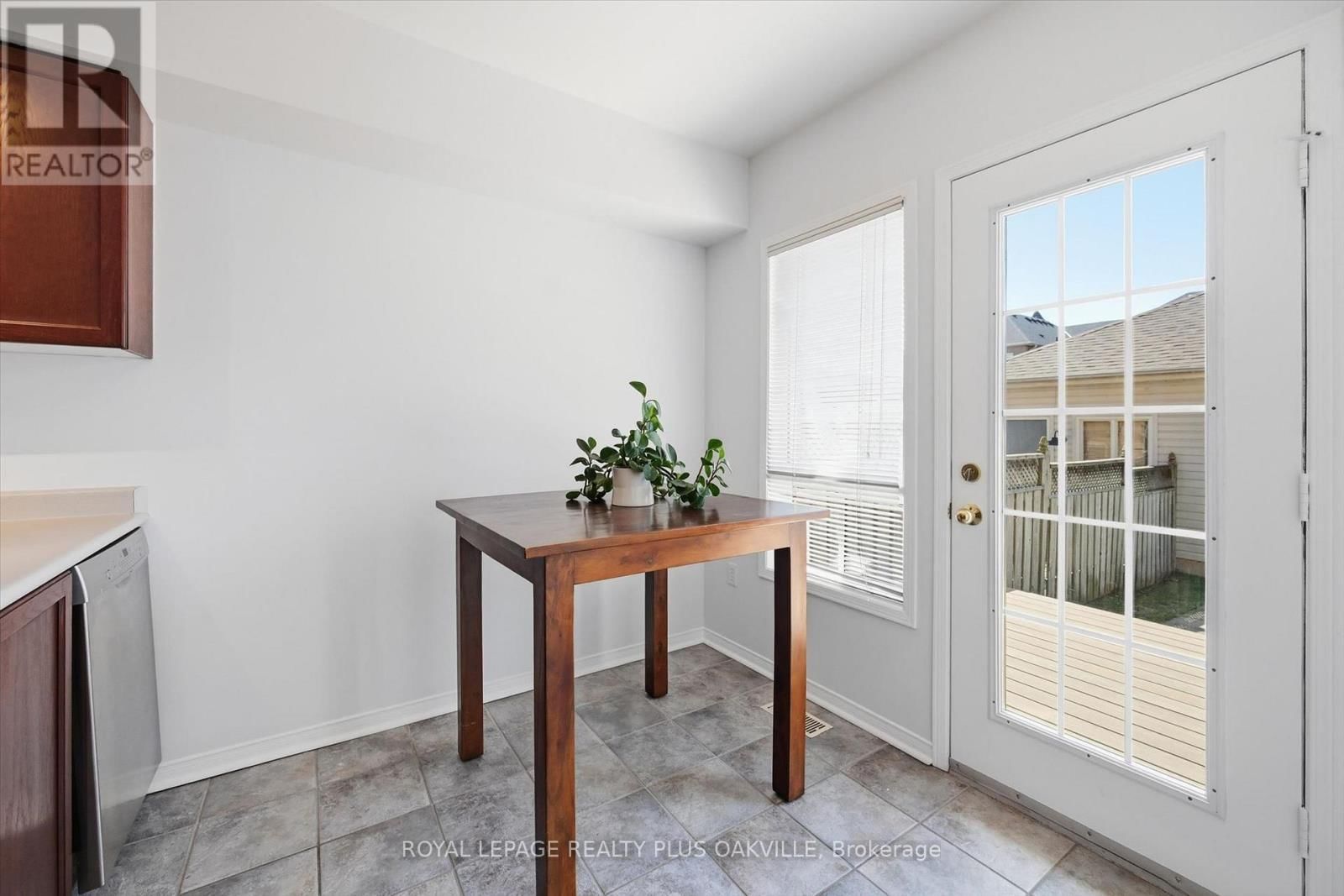 2150 FOURTH LINE Image 20