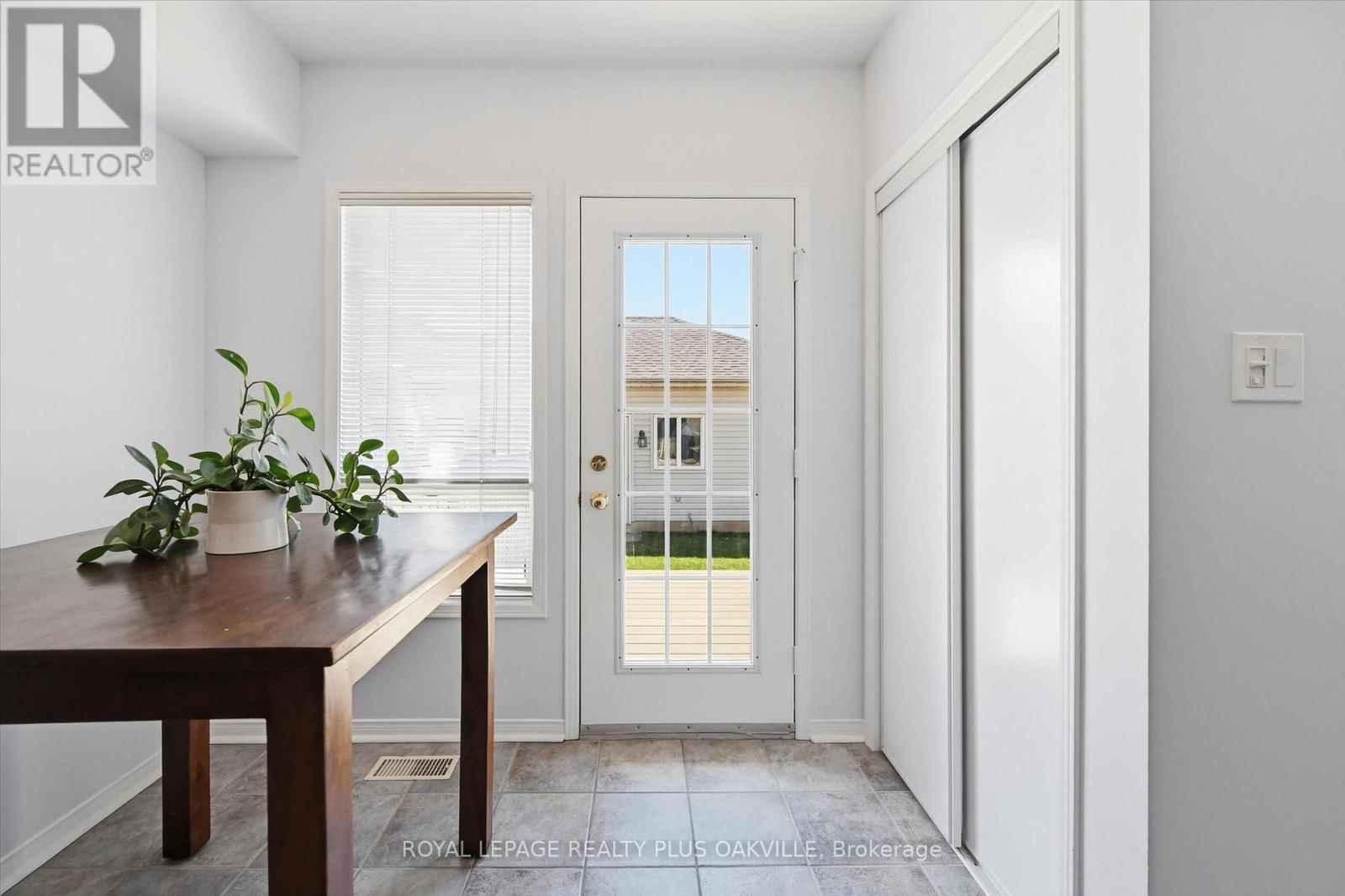 2150 FOURTH LINE Image 21