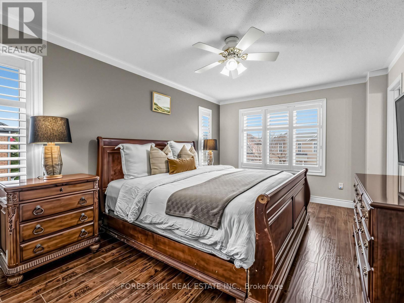 5 MANITOBA PLACE Image 11