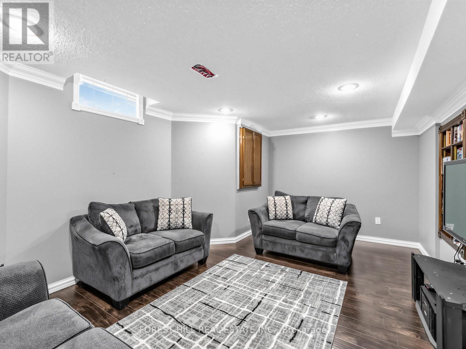 5 MANITOBA PLACE Image 15