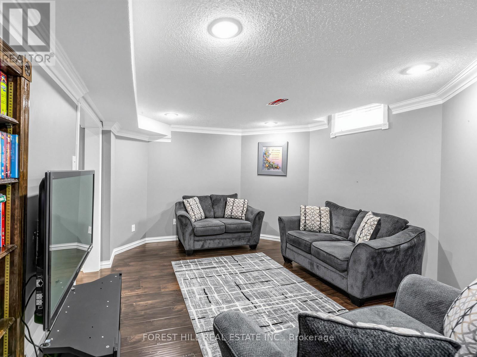 5 MANITOBA PLACE Image 16