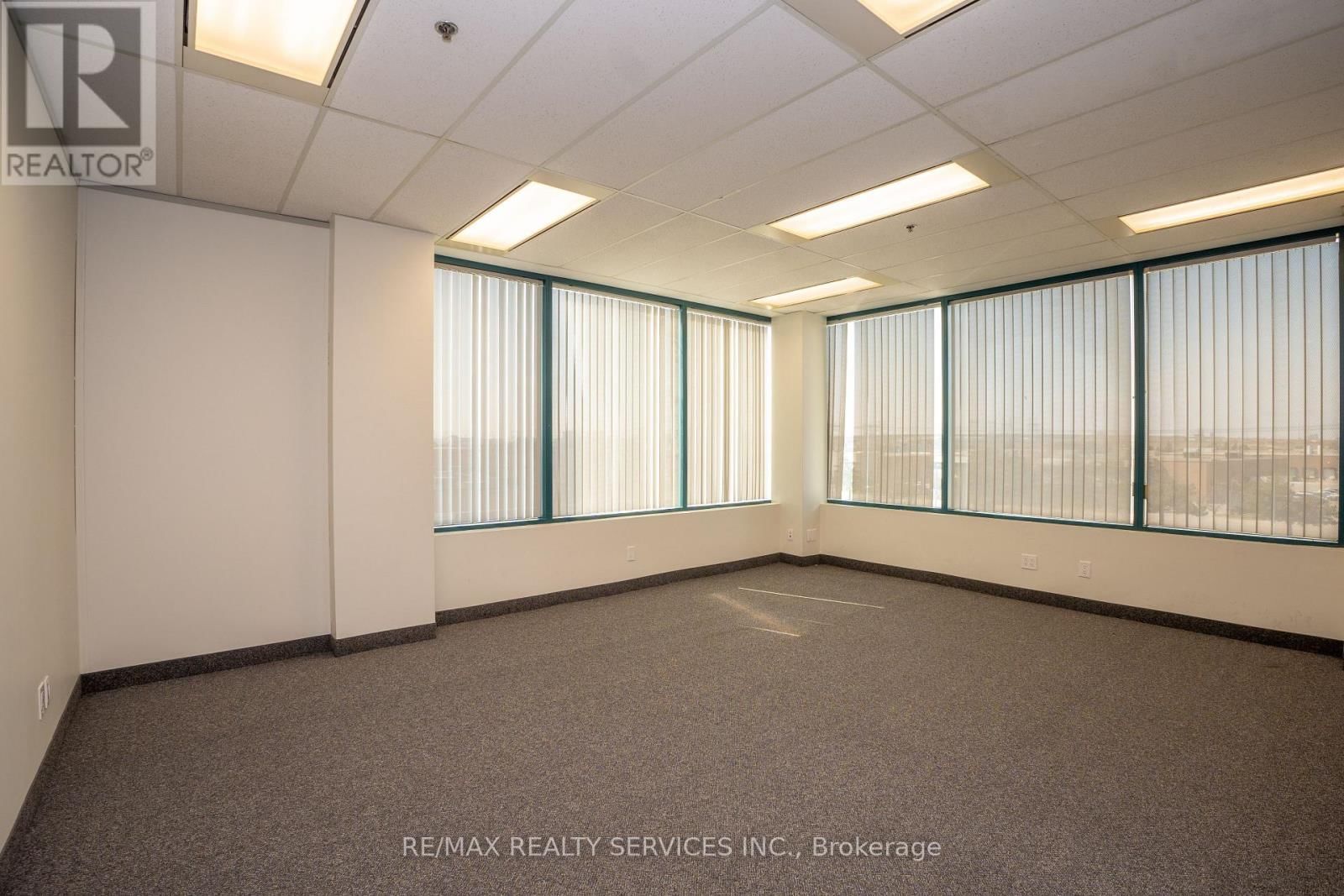 303 - 989 DERRY ROAD Image 12