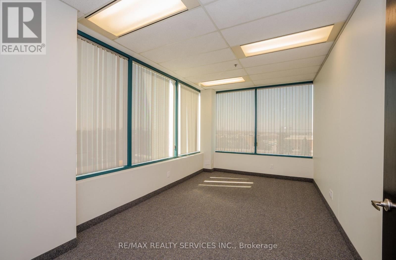 303 - 989 DERRY ROAD Image 17