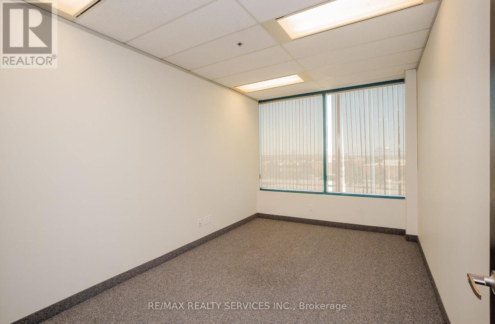 303 - 989 DERRY ROAD Image 24