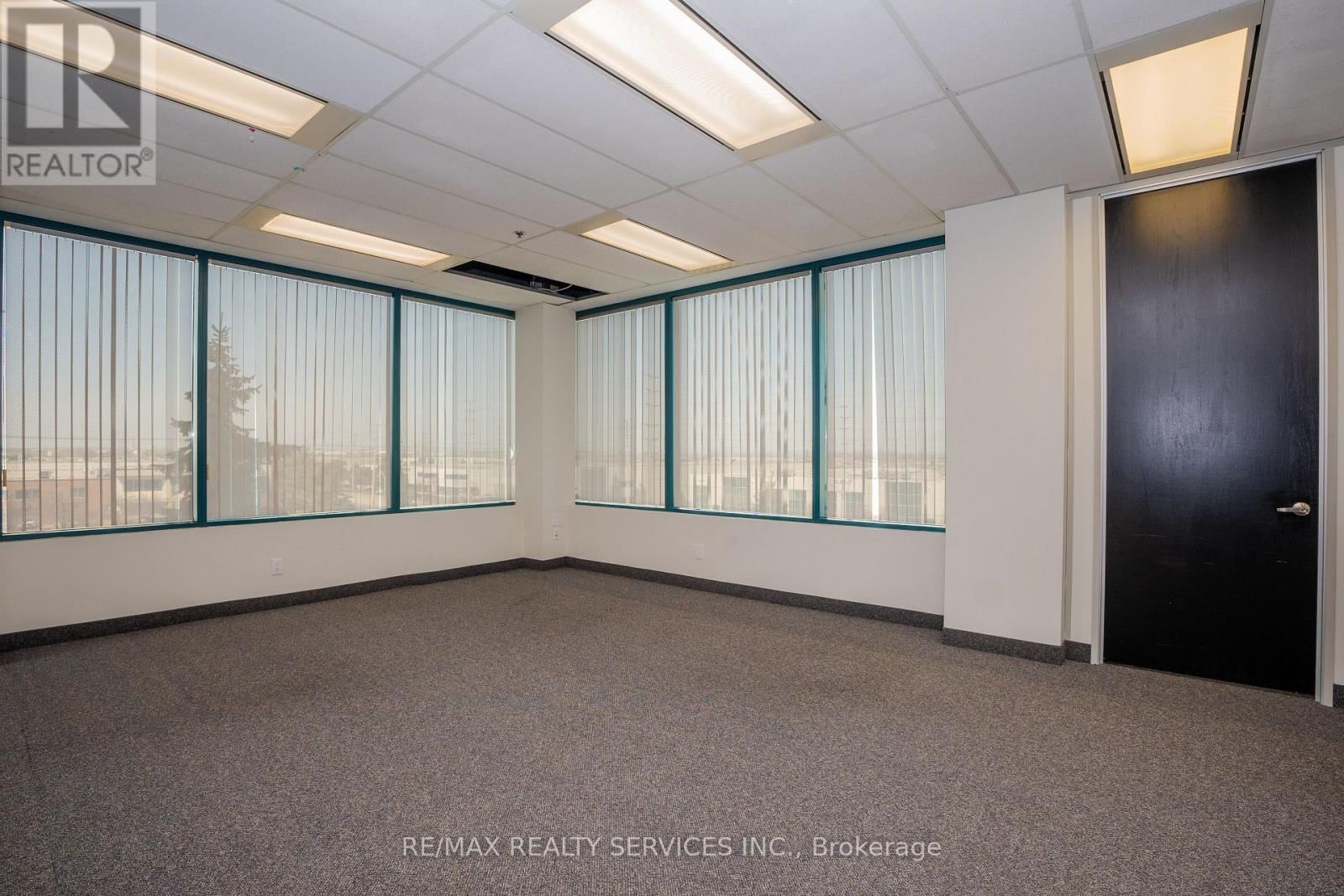 303 - 989 DERRY ROAD Image 33