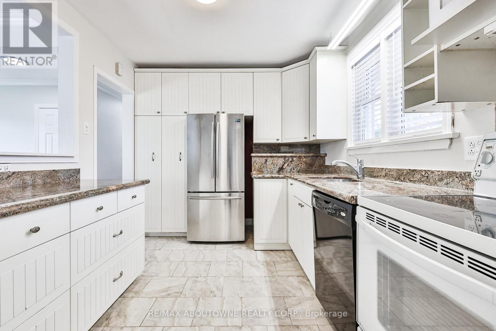 2063 HIXON STREET Image 10