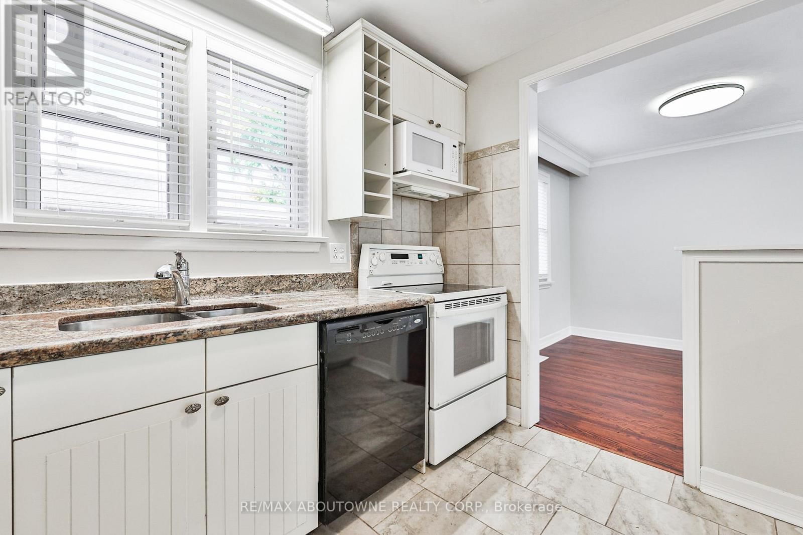 2063 HIXON STREET Image 12