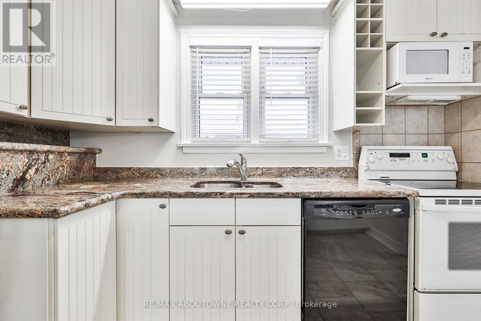 2063 HIXON STREET Image 13