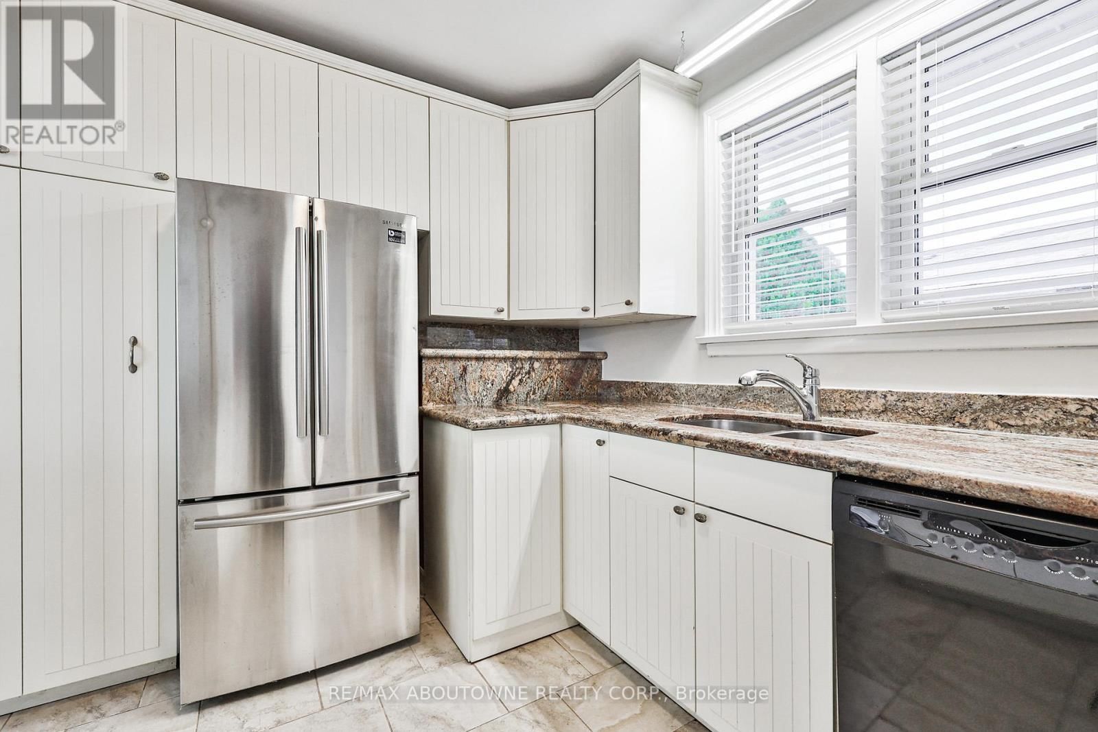 2063 HIXON STREET Image 14