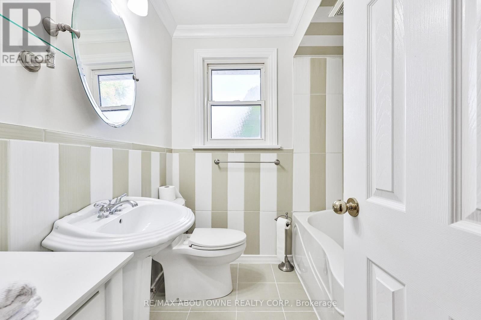 2063 HIXON STREET Image 16