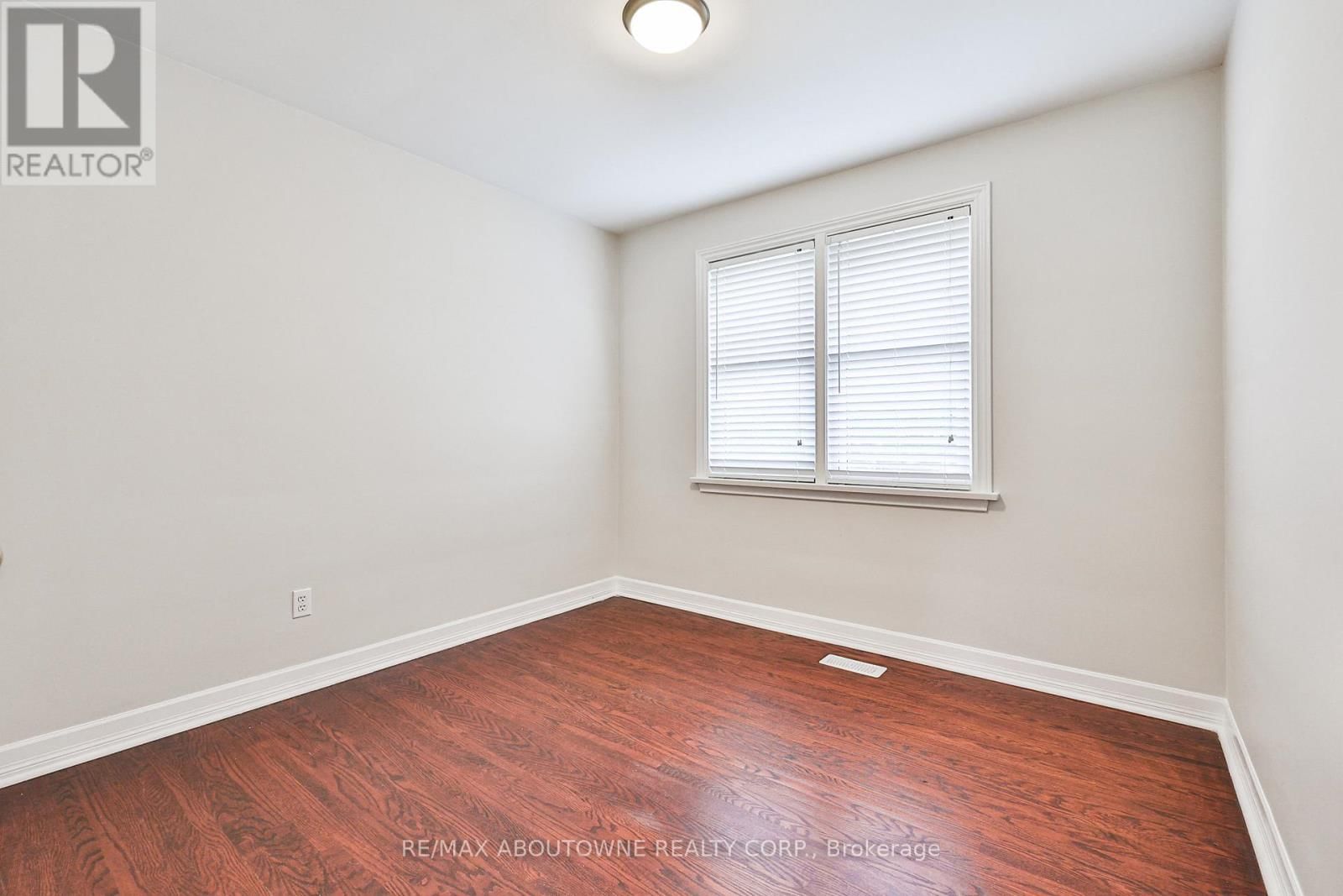 2063 HIXON STREET Image 22