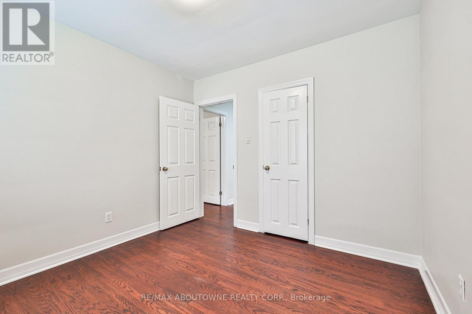 2063 HIXON STREET Image 23