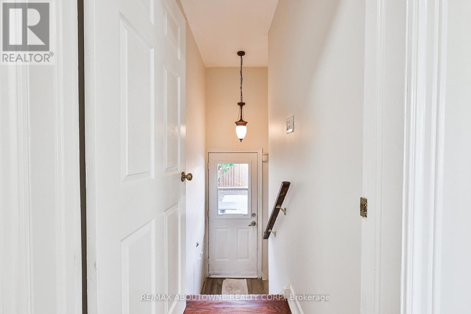 2063 HIXON STREET Image 24