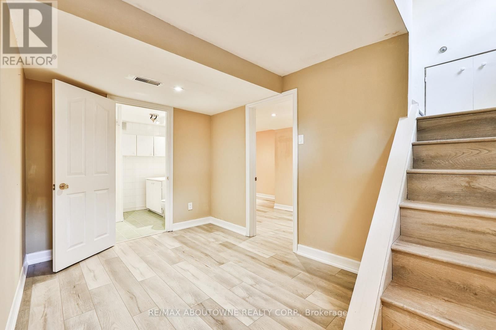 2063 HIXON STREET Image 25