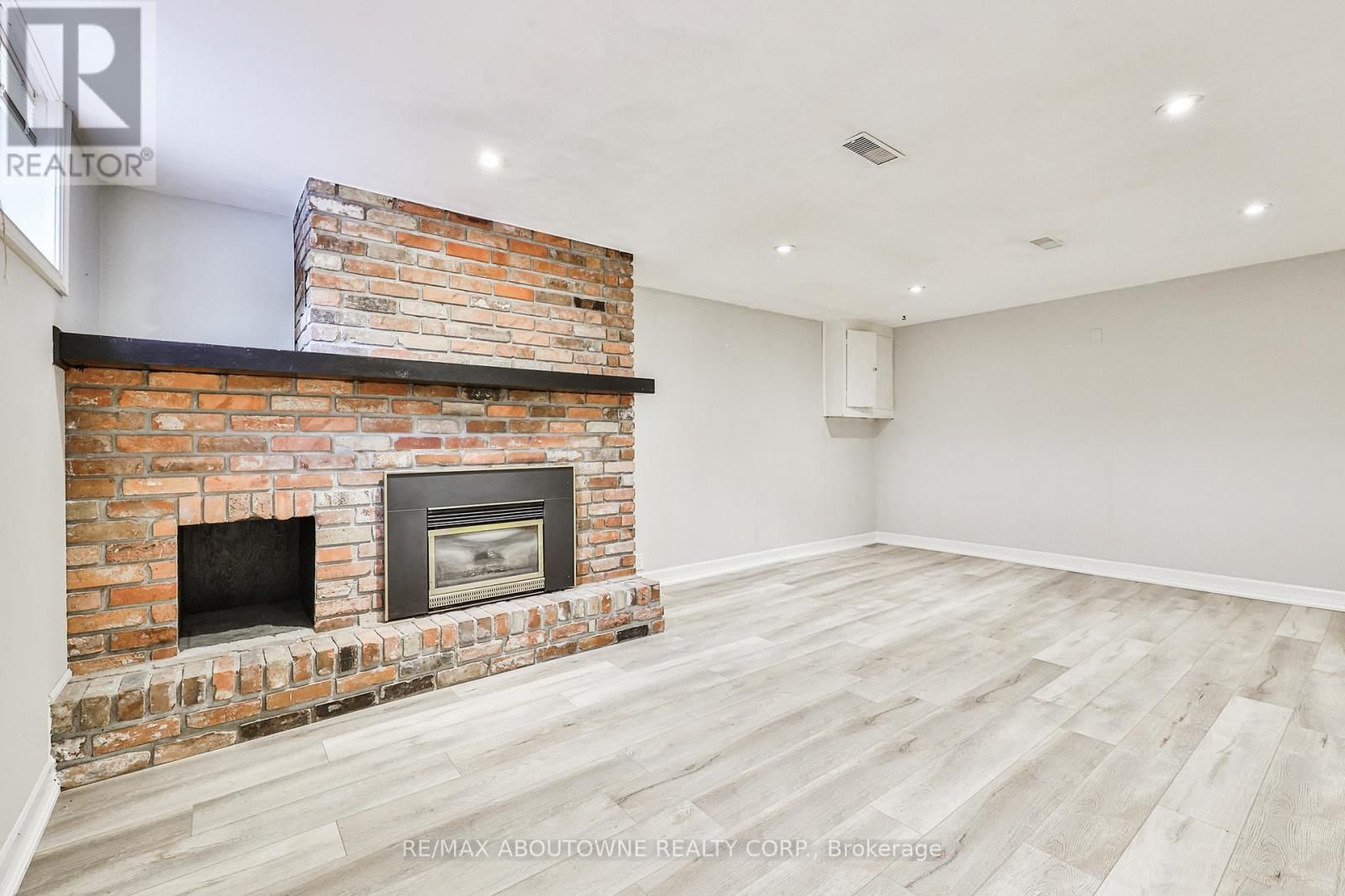 2063 HIXON STREET Image 27