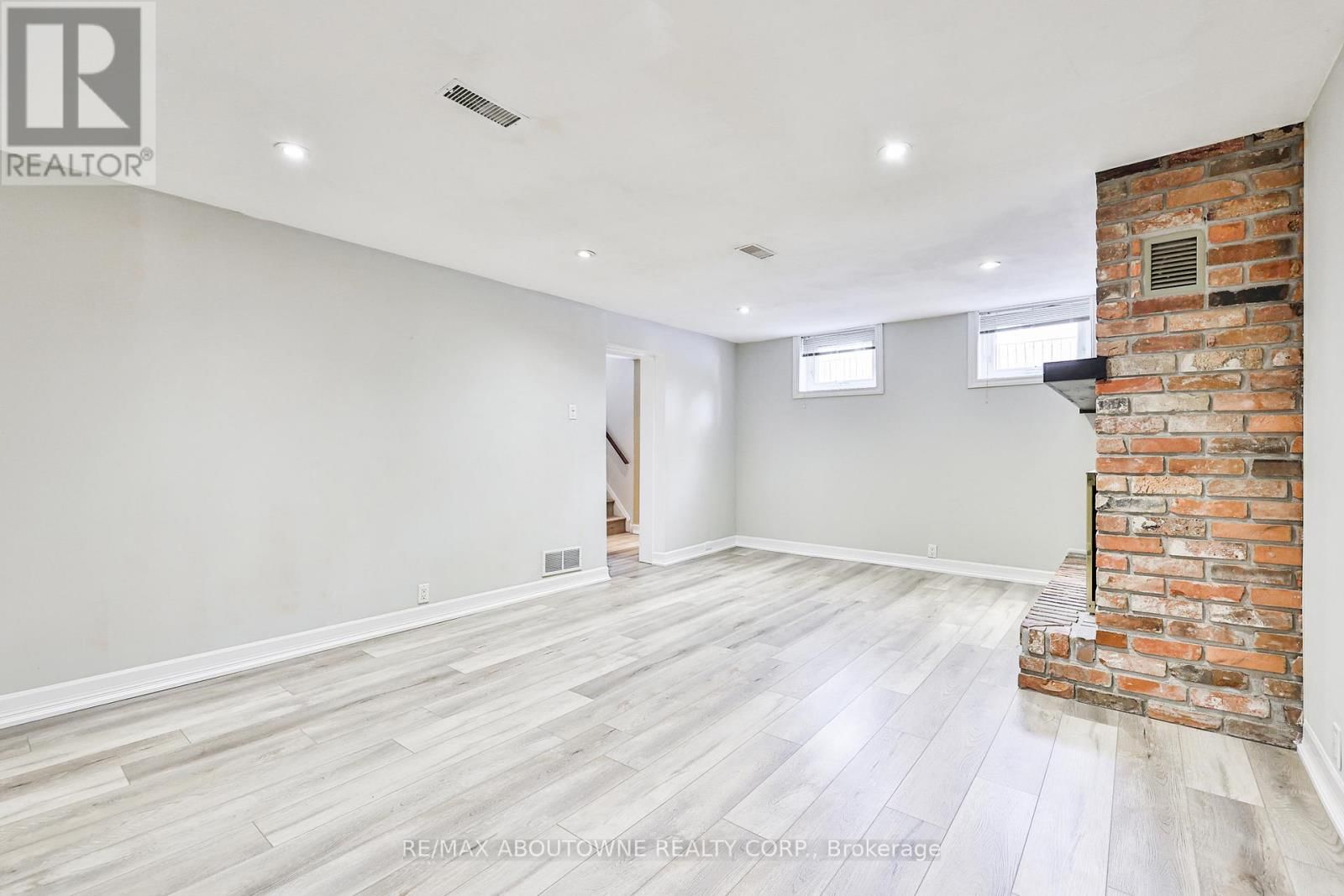 2063 HIXON STREET Image 29