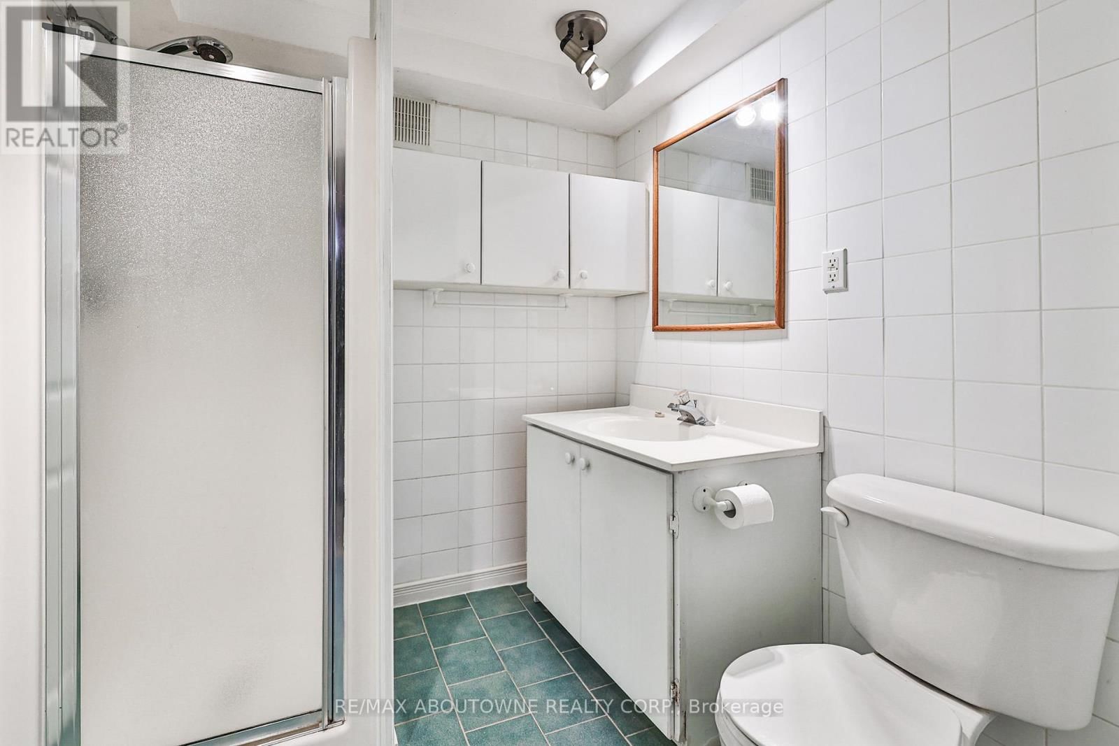 2063 HIXON STREET Image 30