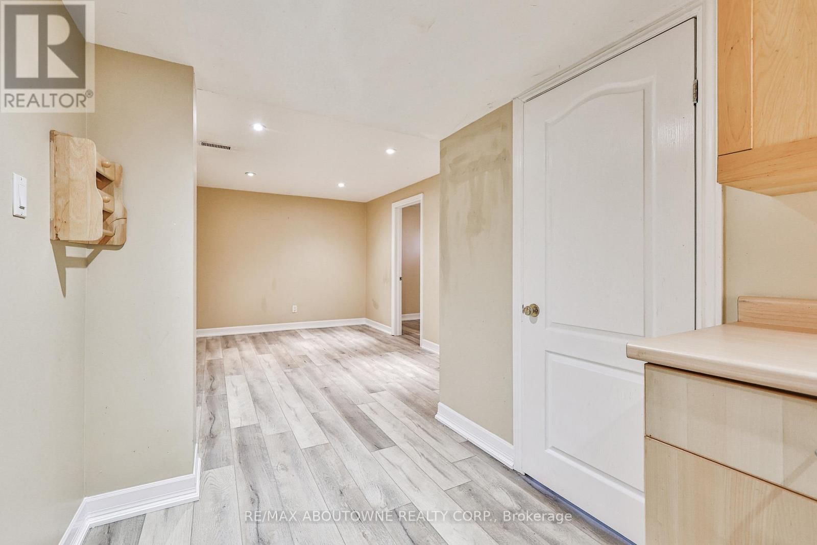 2063 HIXON STREET Image 31