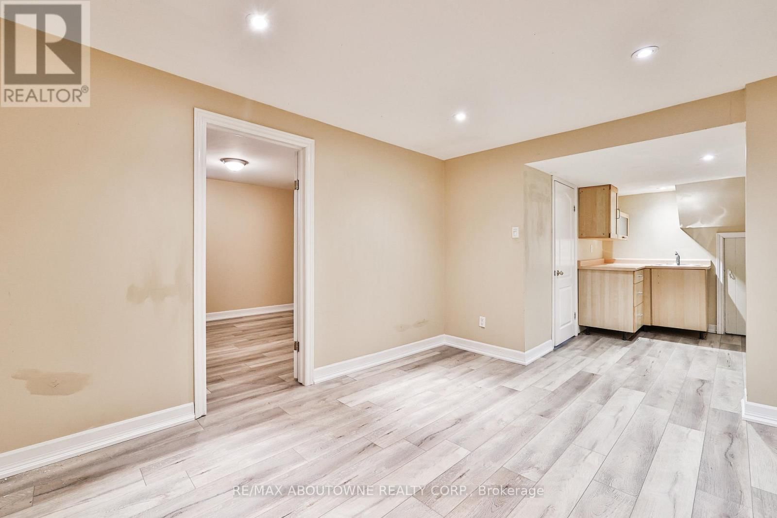 2063 HIXON STREET Image 34