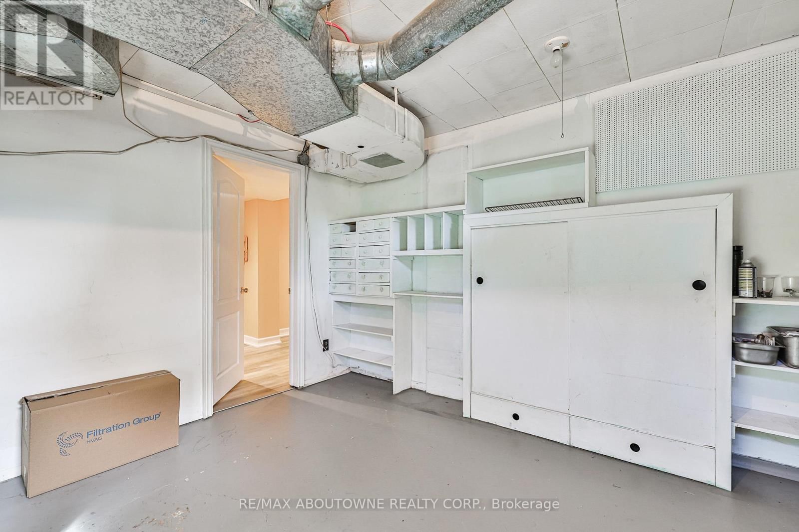 2063 HIXON STREET Image 38