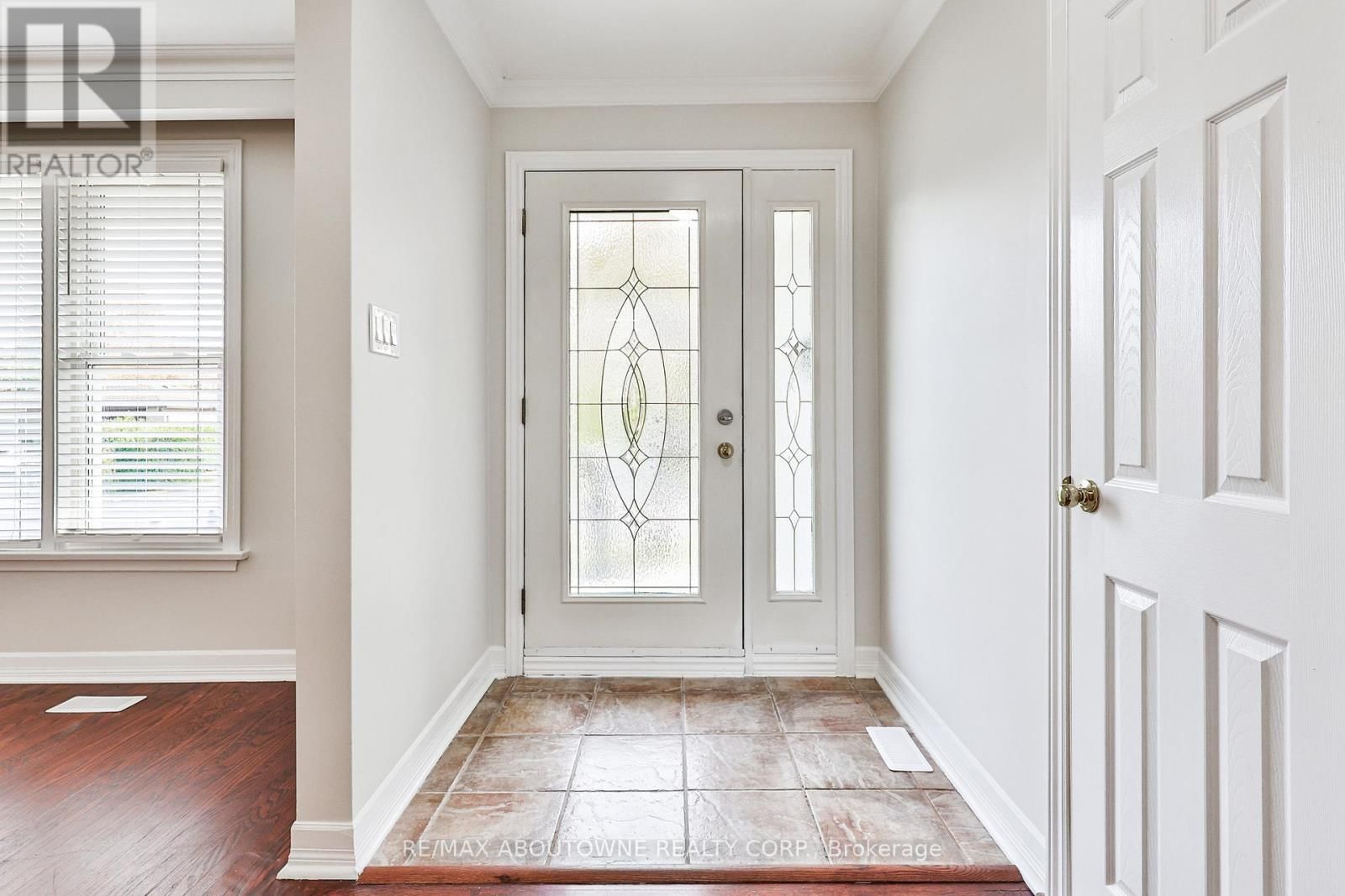 2063 HIXON STREET Image 4