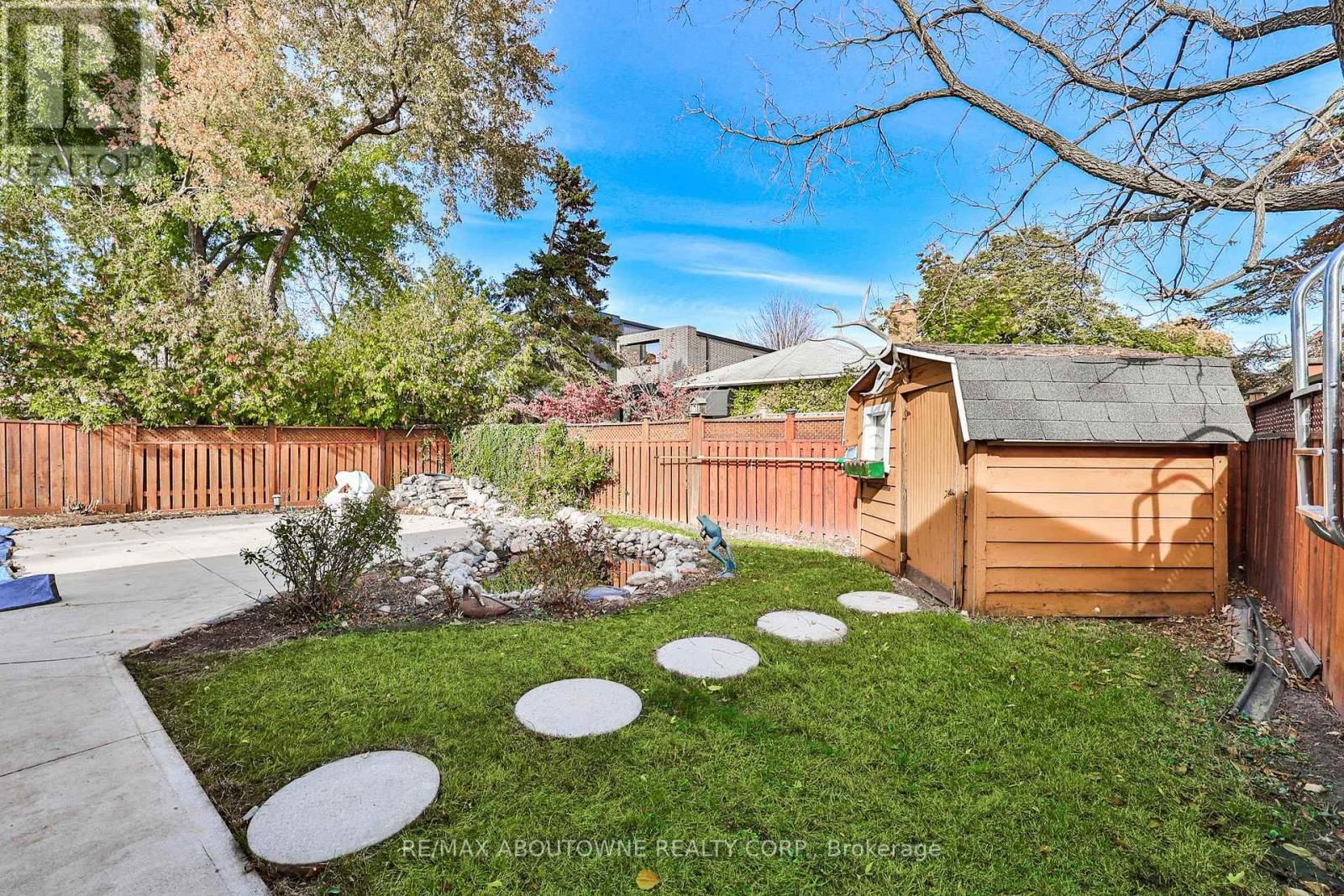 2063 HIXON STREET Image 43