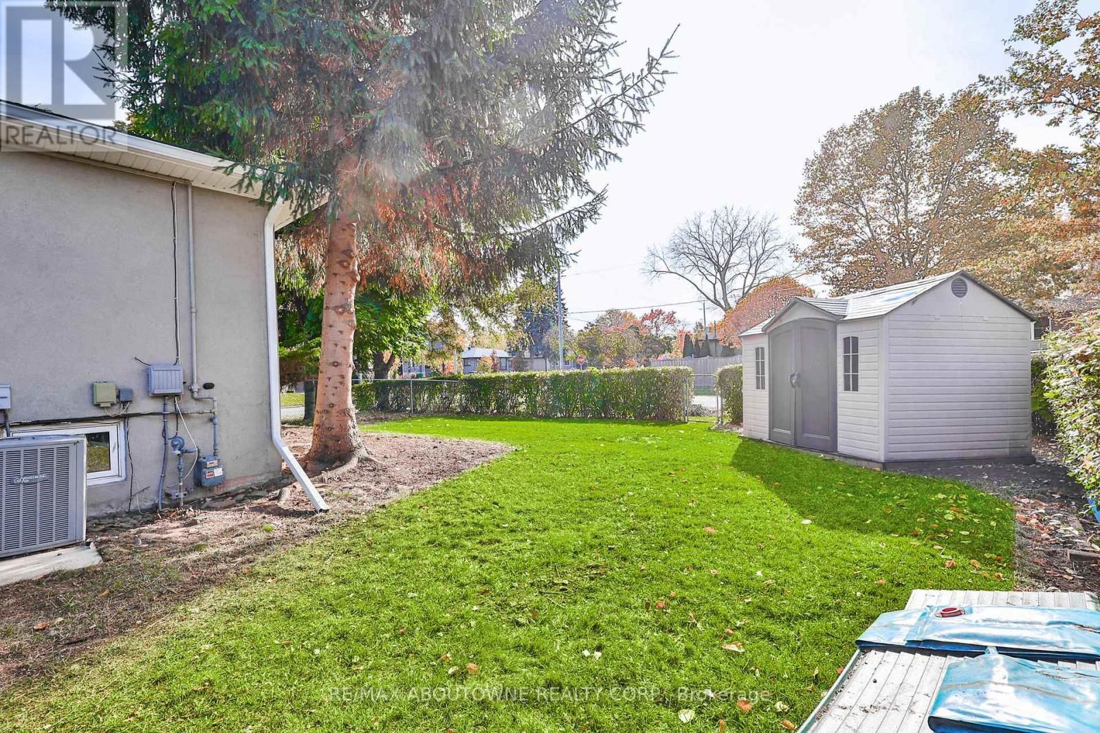 2063 HIXON STREET Image 45