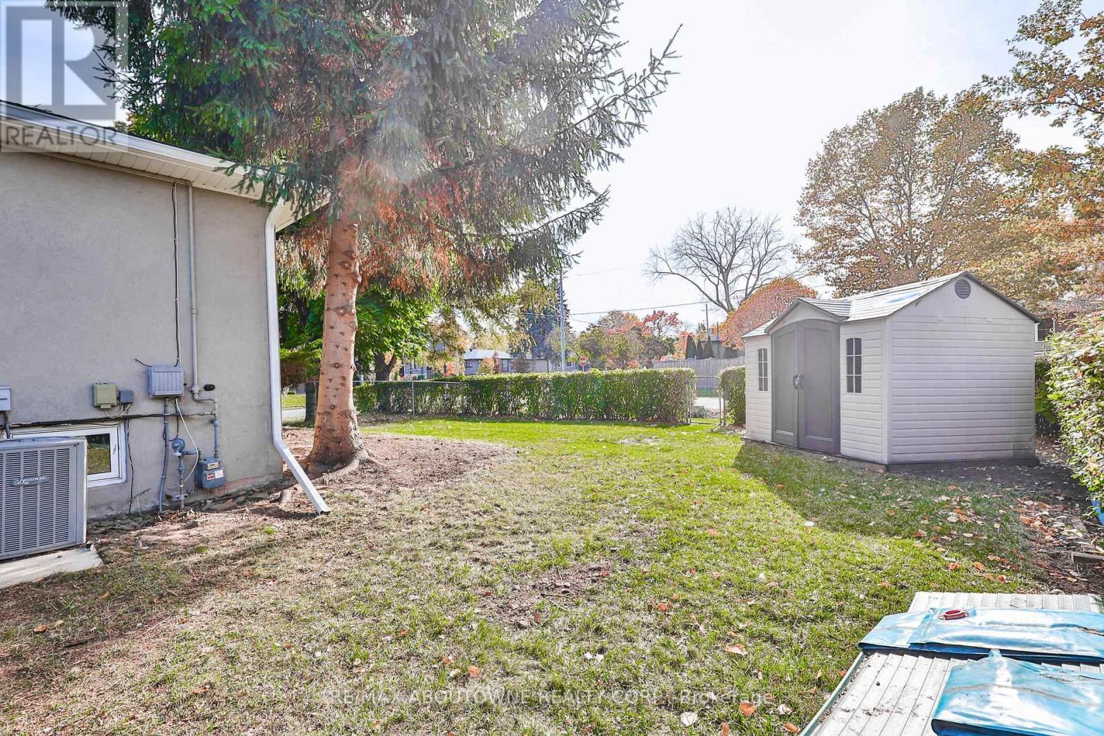 2063 HIXON STREET Image 46