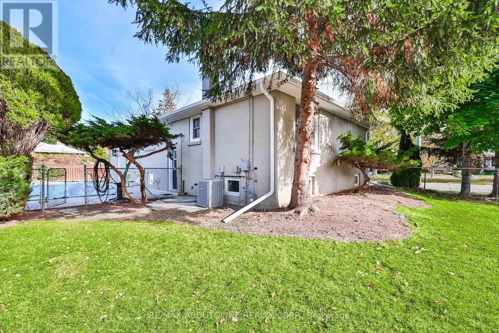 2063 HIXON STREET Image 47