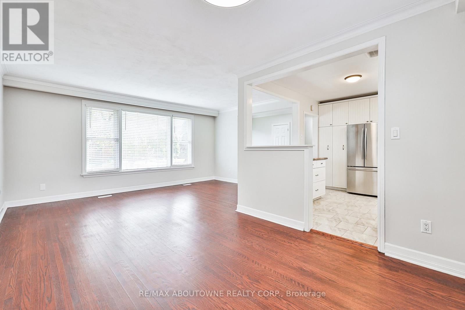 2063 HIXON STREET Image 9