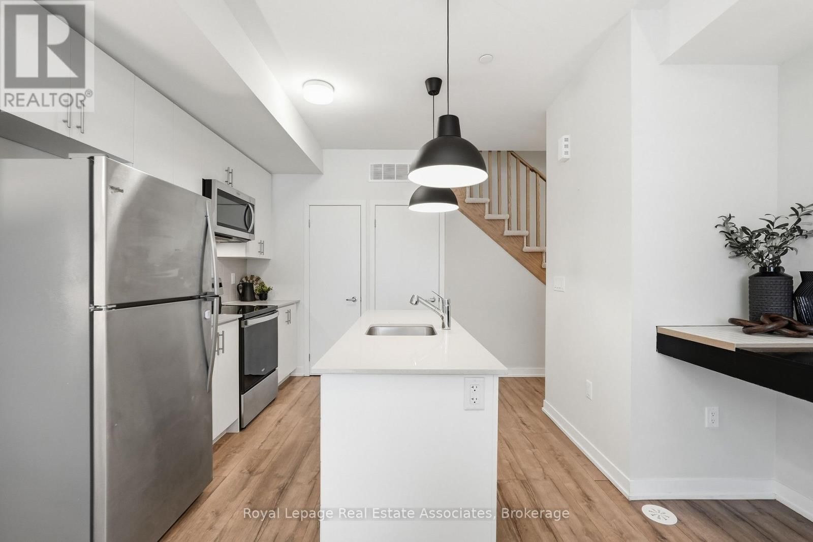 10 - 3425 RIDGEWAY DRIVE Image 13