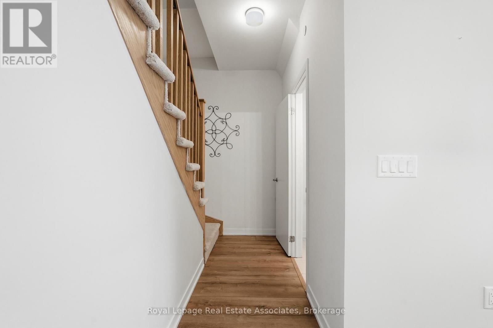 10 - 3425 RIDGEWAY DRIVE Image 33