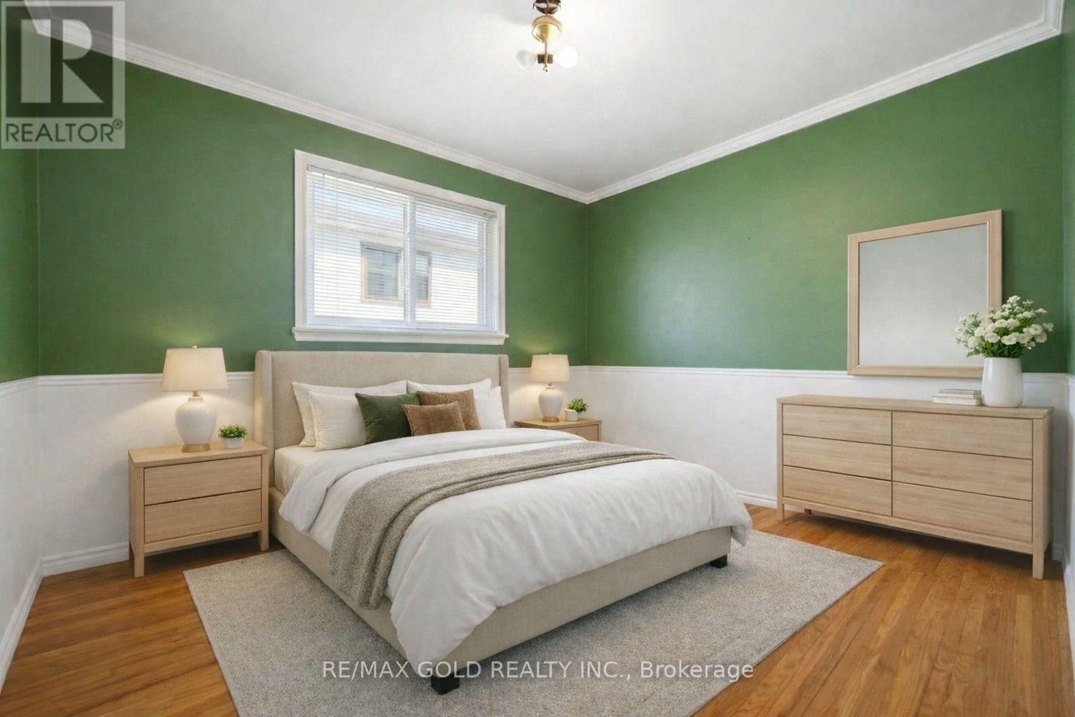 877 CONSORT CRESCENT Image 24