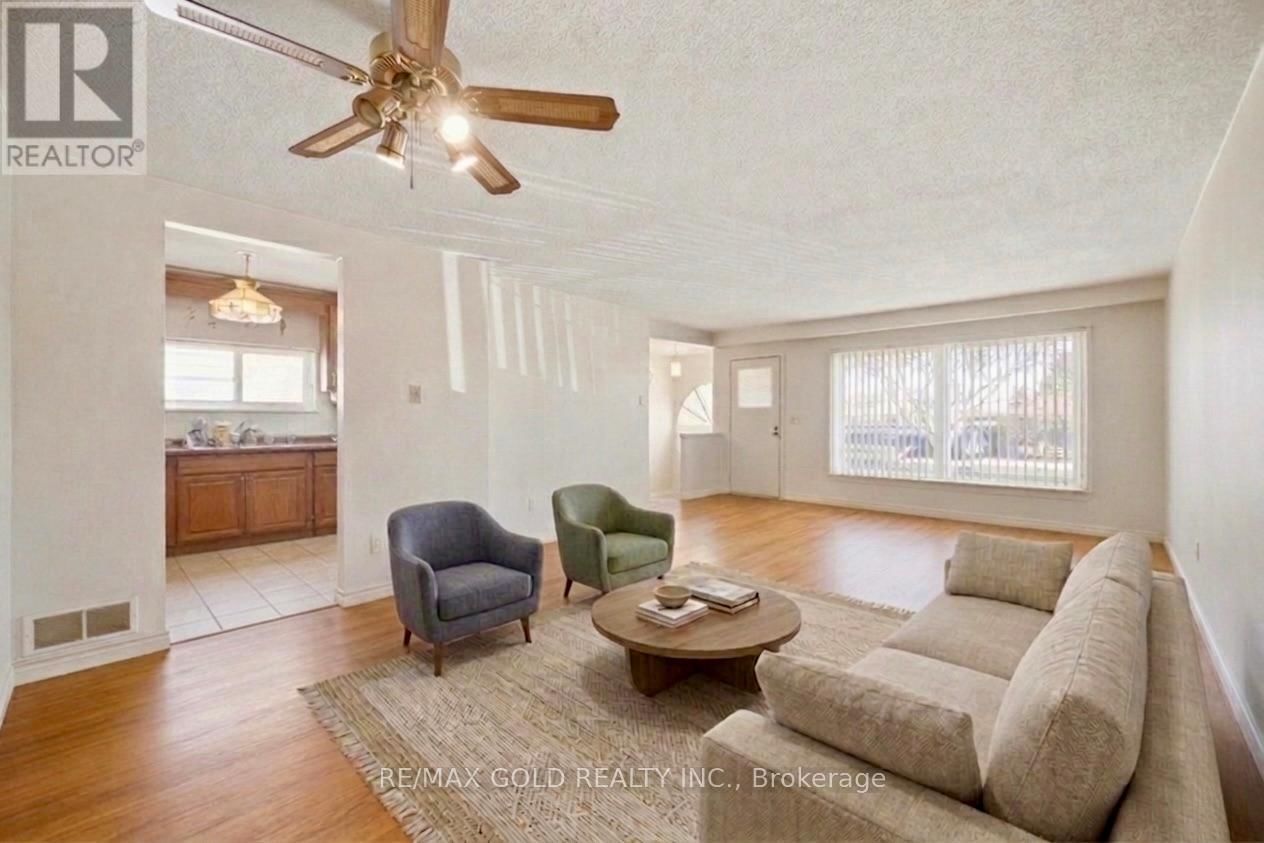 877 CONSORT CRESCENT Image 9