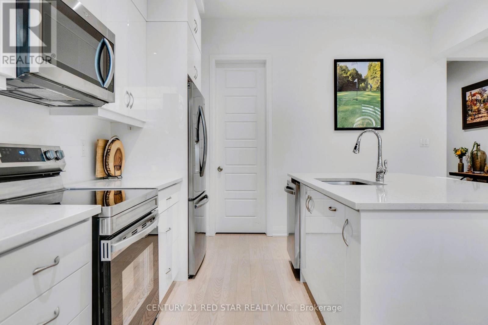 3251 HARASYM TRAIL Image 13