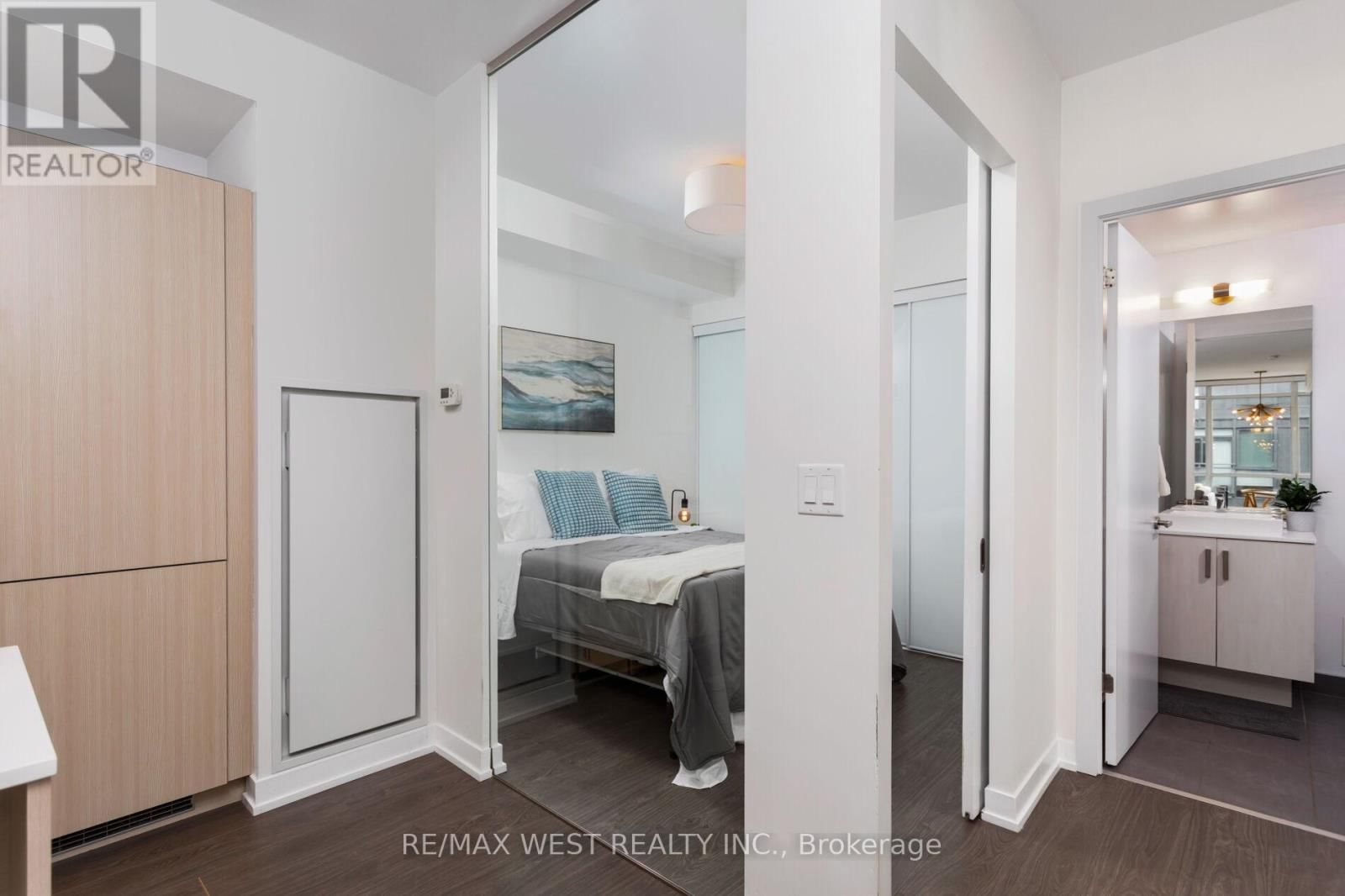 603 - 36 HOWARD PARK AVENUE Image 28