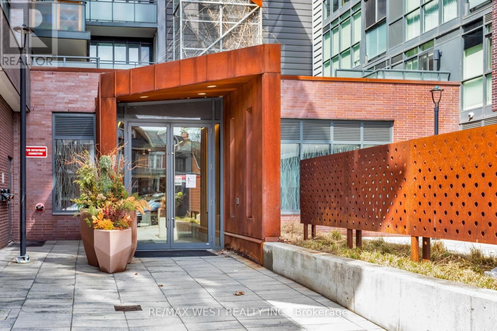 603 - 36 HOWARD PARK AVENUE Image 5