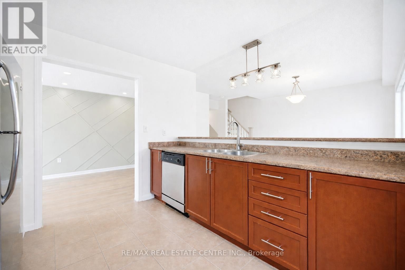 56 - 3050 ROTARY WAY Image 21