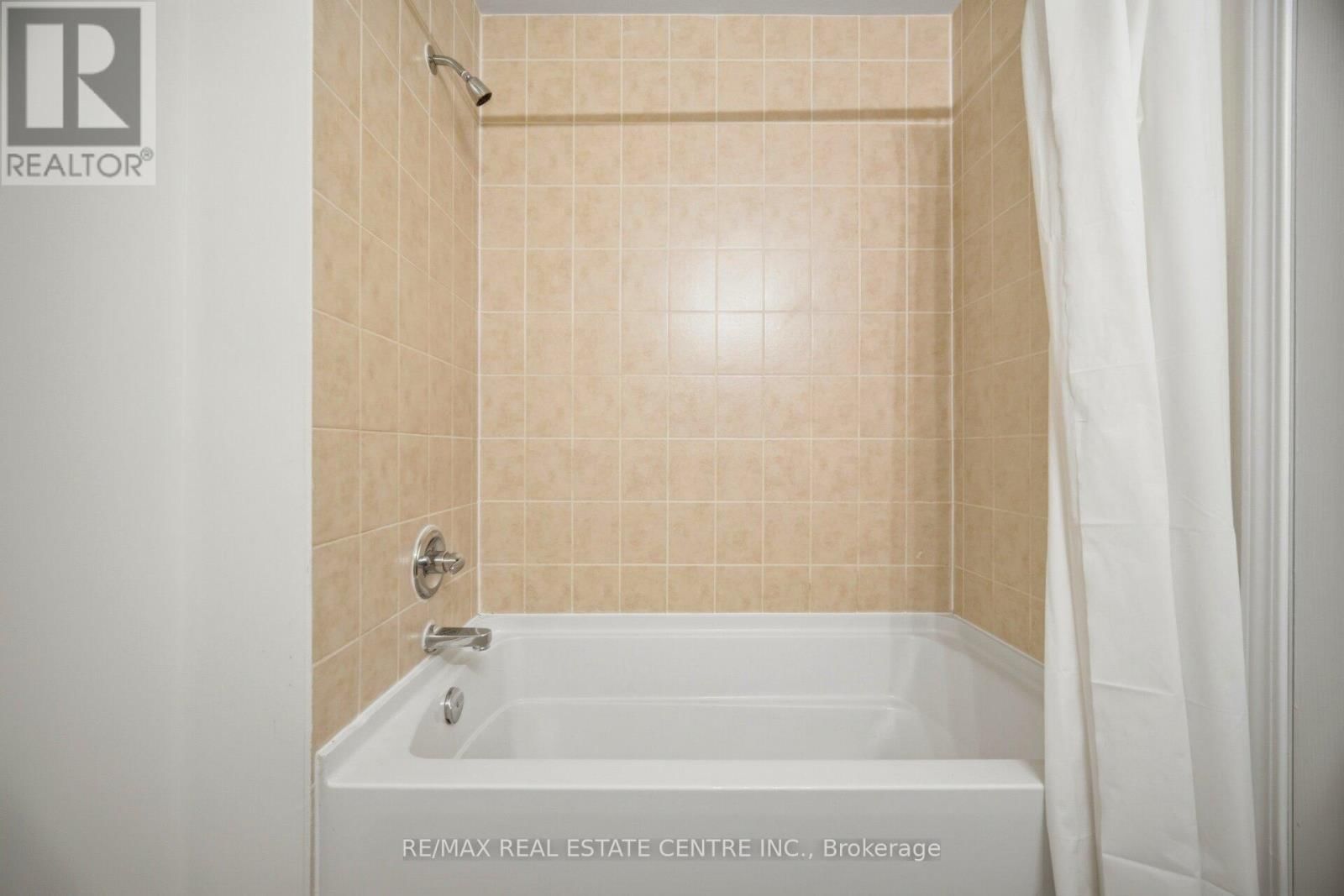 56 - 3050 ROTARY WAY Image 39