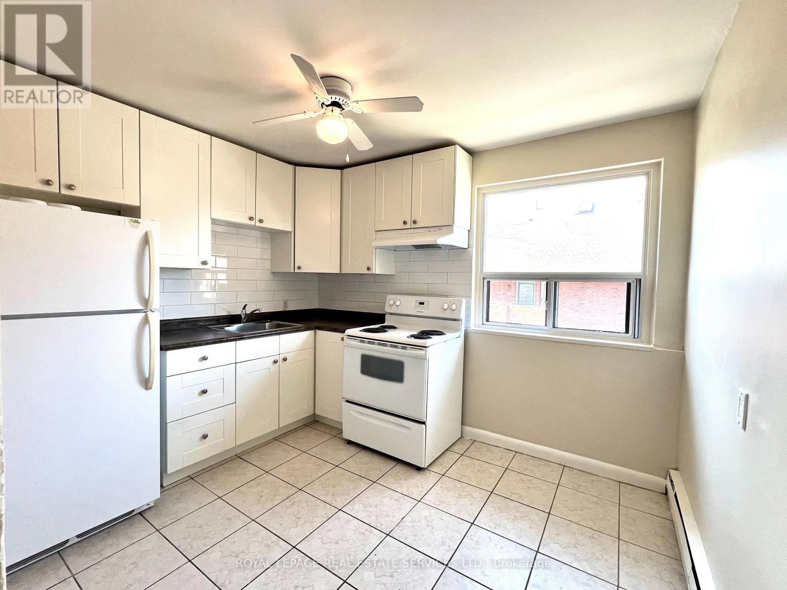 3 - 2329 BELYEA STREET Image 11